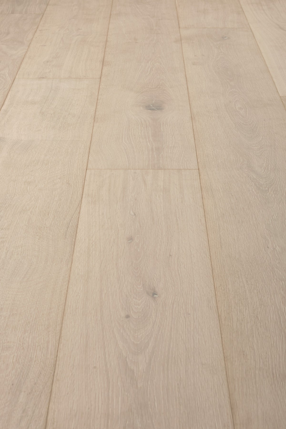 Louvre French Oak LCDE879 Delacroix 5/8" In T x 9.4" In W x Random Lengths 4mm T&G Engineered Hardwood Flooring (34.10 sf / box)
